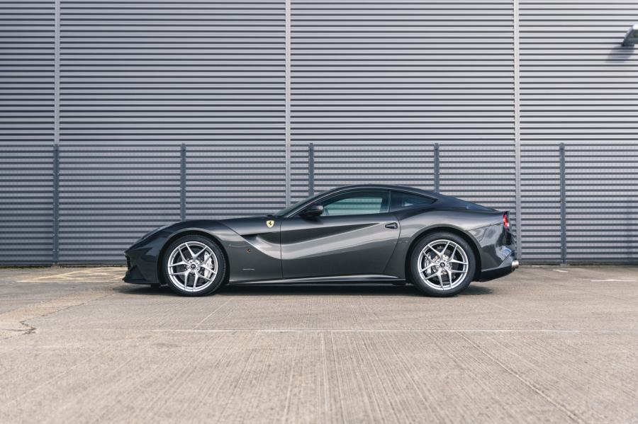  Ferrari F12berlinetta 2014 года  (UK) (фото 6 из 276)